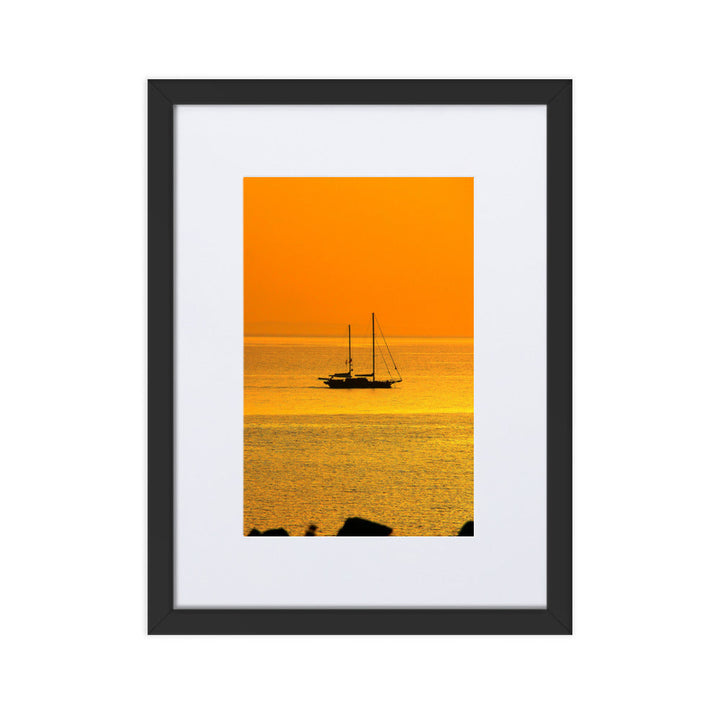 Poster mit Passepartout - a ship on golden sea Schwarz / 30×40 cm artlia