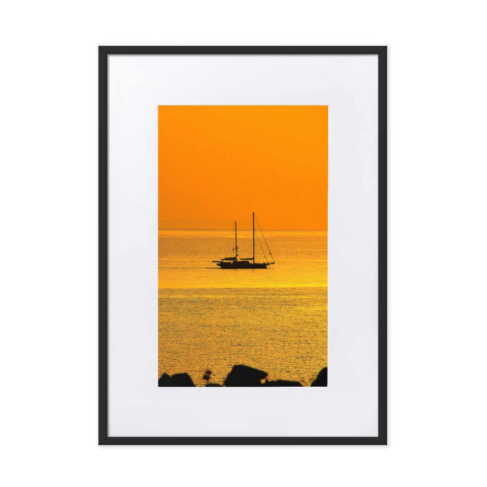 Poster mit Passepartout - a ship on golden sea Schwarz / 50×70 cm artlia