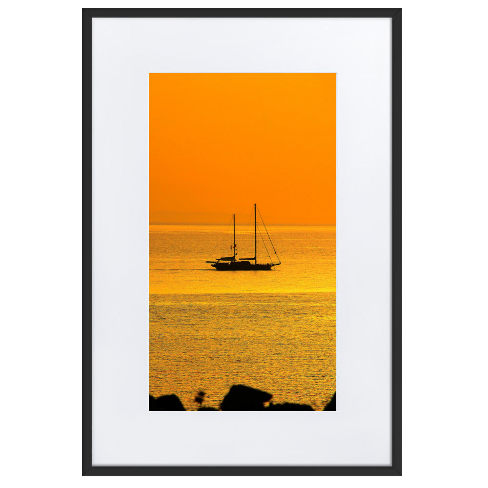 Poster mit Passepartout - a ship on golden sea Schwarz / 61×91 cm artlia