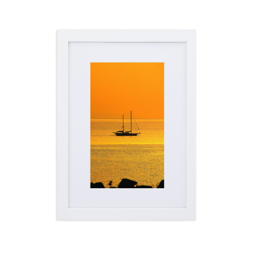 Poster mit Passepartout - a ship on golden sea Weiß / 21×30 cm artlia