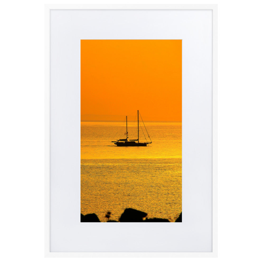 Poster mit Passepartout - a ship on golden sea Weiß / 61×91 cm artlia
