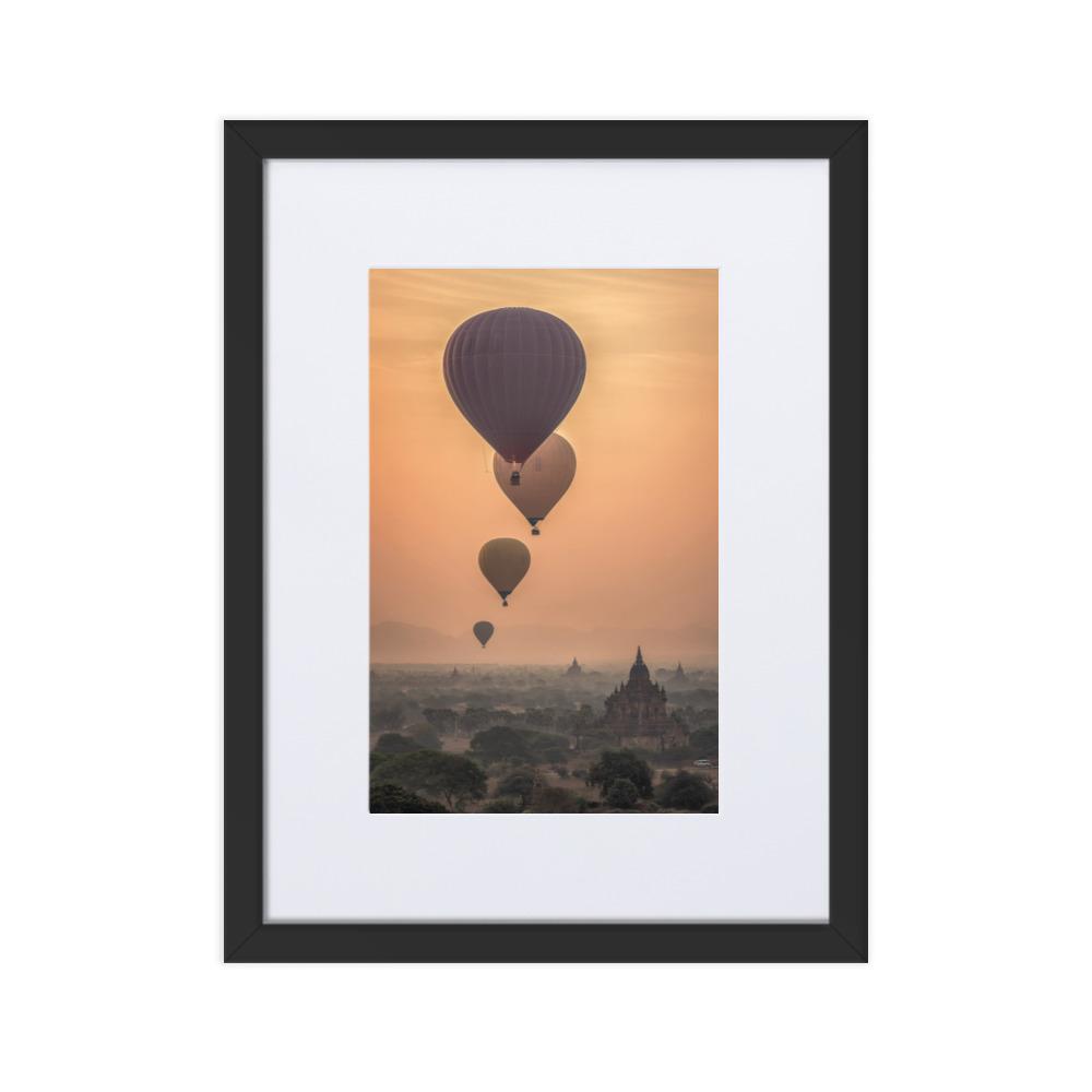 Heißluftbalons - Poster im Rahmen mit Passepartout Schwarz / 30×40 cm artlia