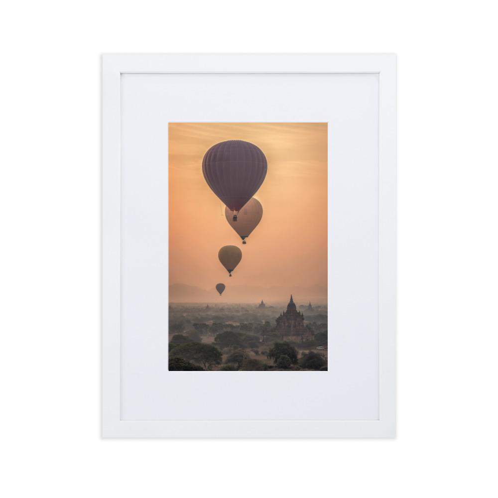 Heißluftbalons - Poster im Rahmen mit Passepartout Weiß / 30×40 cm artlia