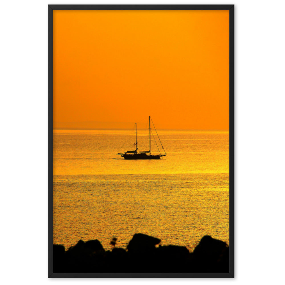 Poster mit Rahmen - a ship on golden sea Kuratoren von artlia Schwarz / 61×91 cm artlia