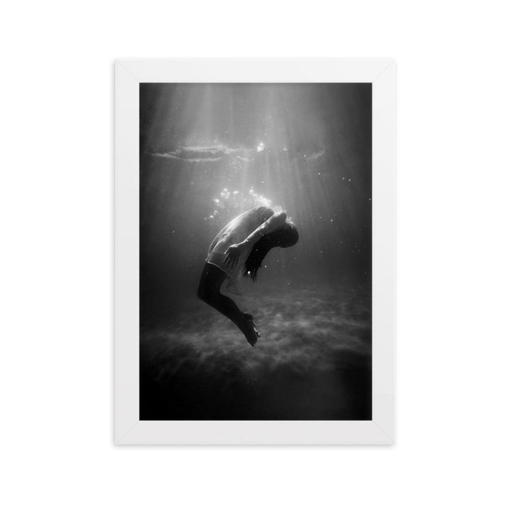 Poster mit Rahmen - girl in the water Kuratoren von artlia Weiß / 21×30 cm artlia