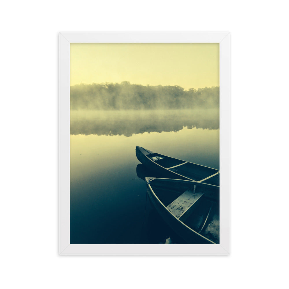 Boats in Fog - Poster im Rahmen Kuratoren von artlia Weiß / 30×40 cm artlia