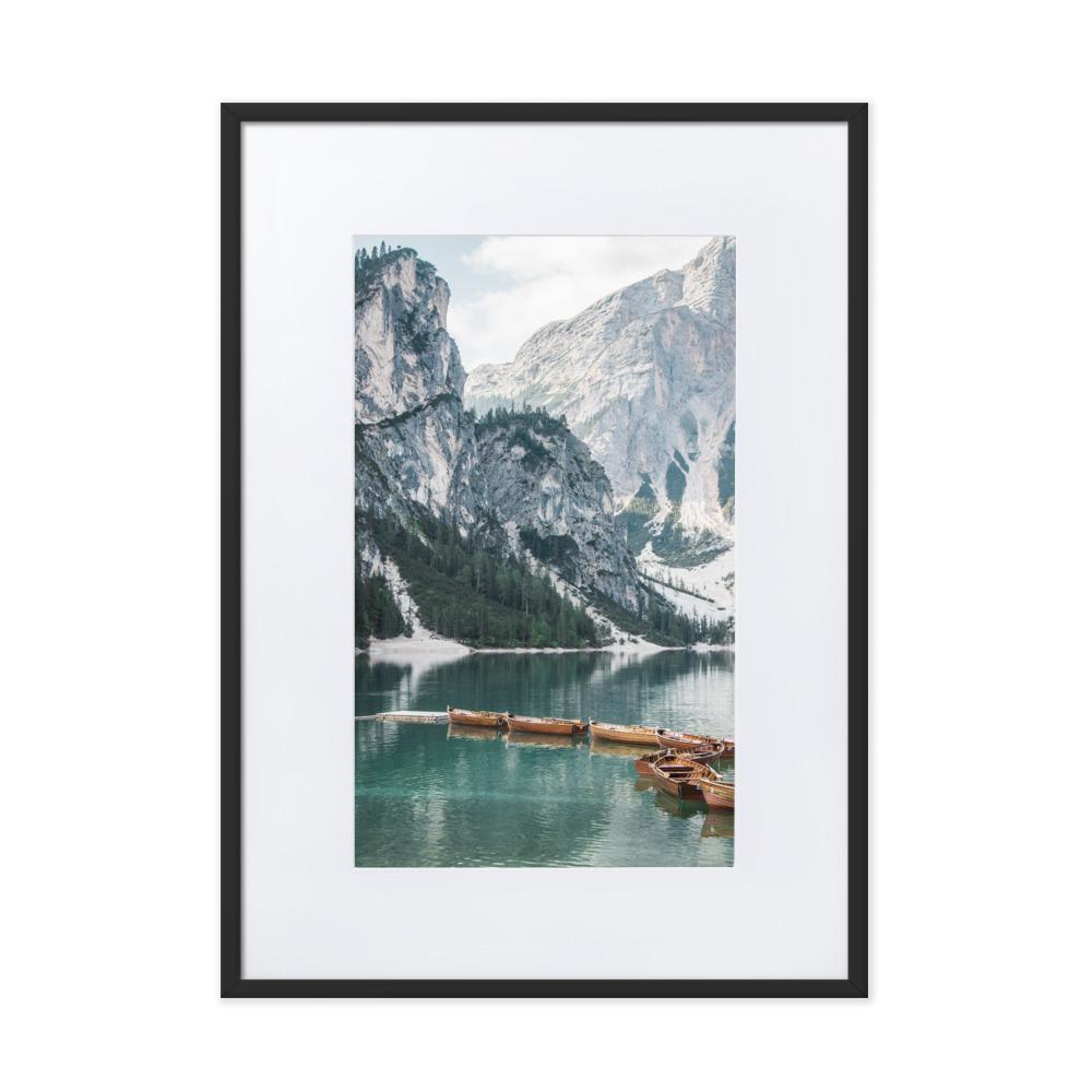 Braies lake 2 - Poster im Rahmen mit Passepartout Kuratoren von artlia schwarz / 50×70 cm artlia