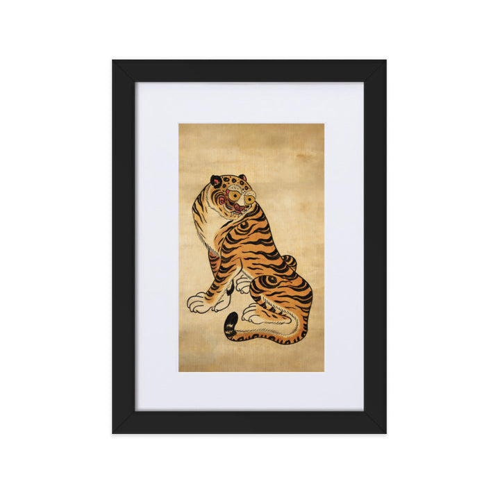 freundlicher Tiger - Poster im Rahmen mit Passepartout Kuratoren von artlia Schwarz / 21×30 cm artlia