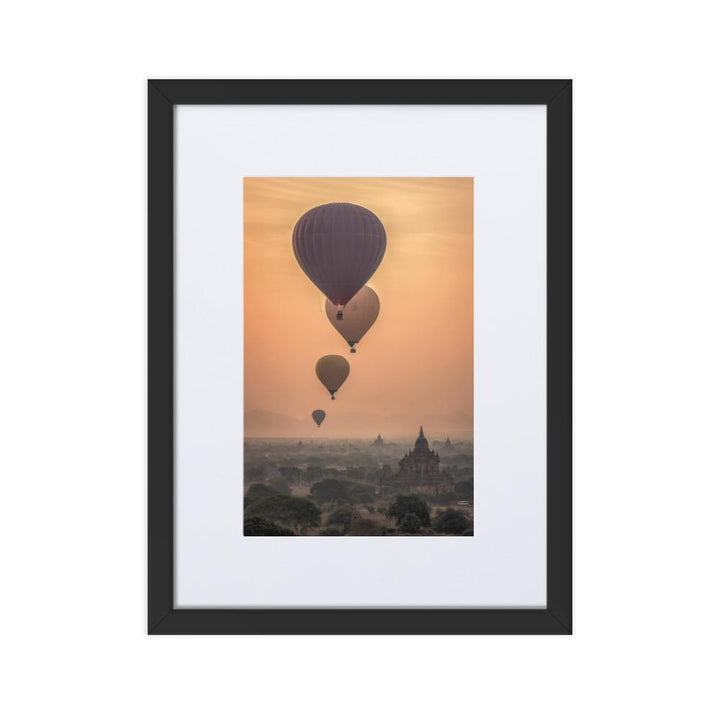 Heißluftbalons hot air balloons - Poster im Rahmen mit Passepartout artlia Schwarz / 30×40 cm artlia