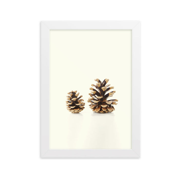 Pine Cone - Poster im Rahmen Kuratoren von artlia Weiß / 21×30 cm artlia