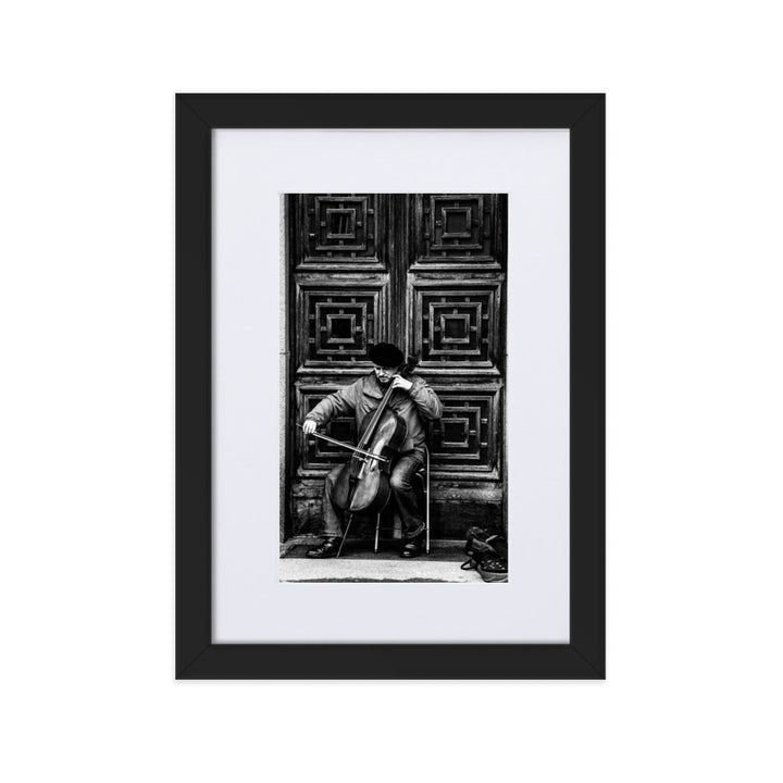 Poster mit Passepartout - A Cellist on the Street Kuratoren von artlia Schwarz / 21×30 cm artlia