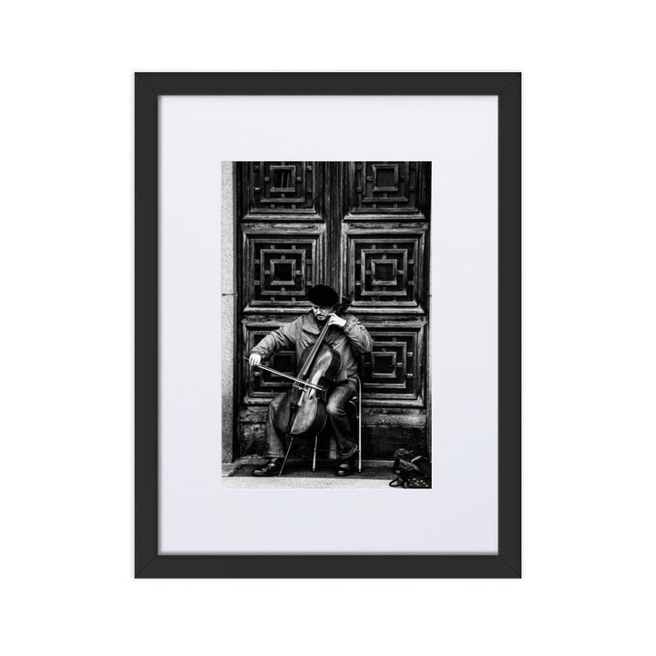Poster mit Passepartout - A Cellist on the Street Kuratoren von artlia Schwarz / 30×40 cm artlia