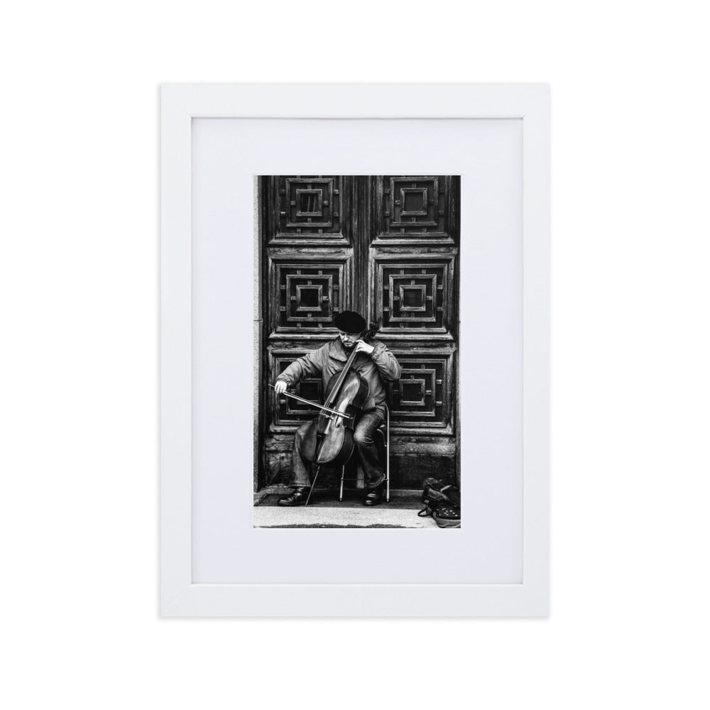 Poster mit Passepartout - A Cellist on the Street Kuratoren von artlia Weiß / 21×30 cm artlia