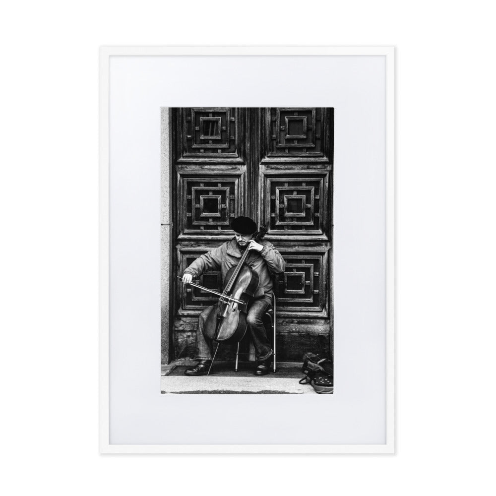 Poster mit Passepartout - A Cellist on the Street Kuratoren von artlia Weiß / 50×70 cm artlia