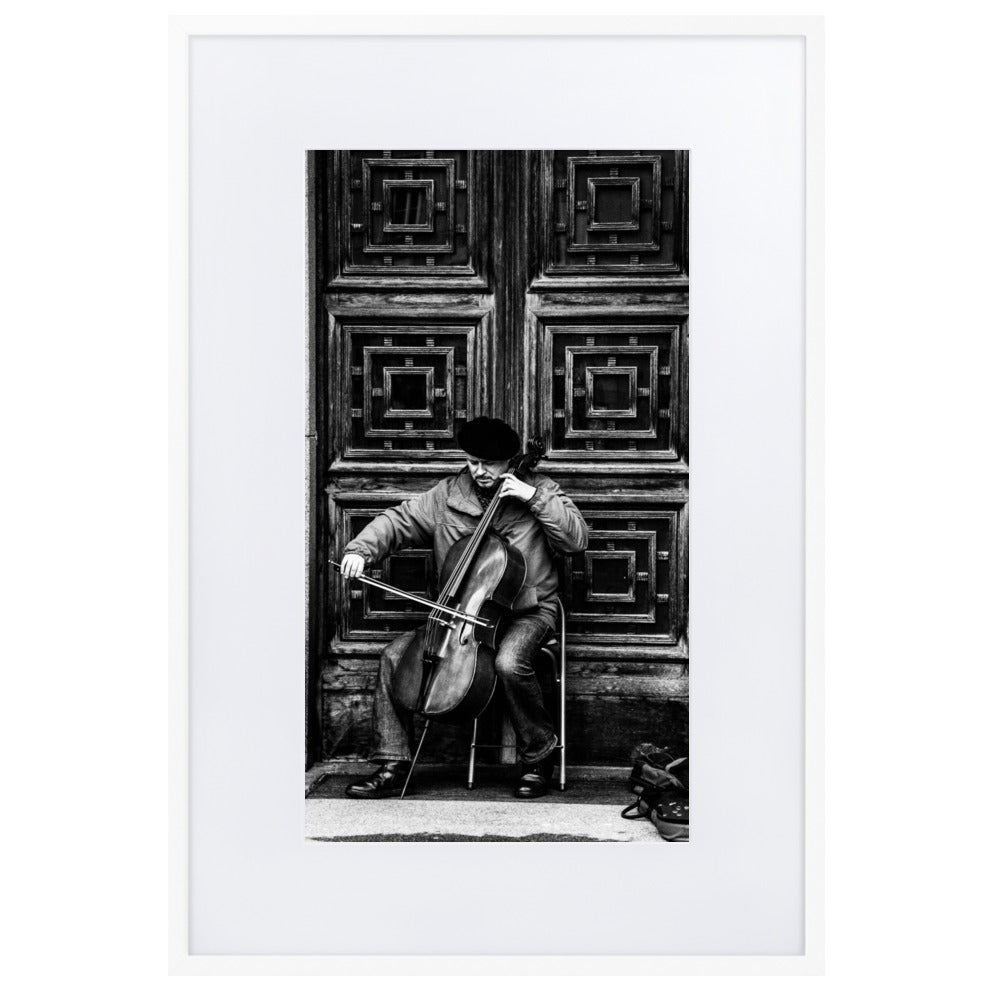 Poster mit Passepartout - A Cellist on the Street Kuratoren von artlia Weiß / 61×91 cm artlia