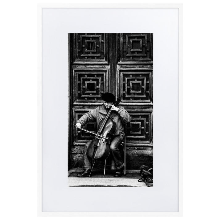 Poster mit Passepartout - A Cellist on the Street Kuratoren von artlia Weiß / 61×91 cm artlia