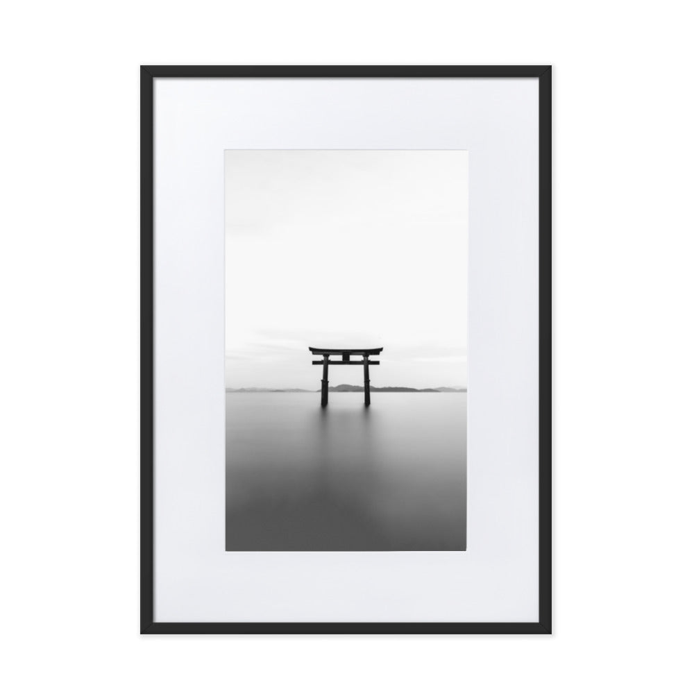 The Gate in the Water - Poster Rahmen mit Passepartout Kuratoren von artlia Schwarz / 50×70 cm artlia