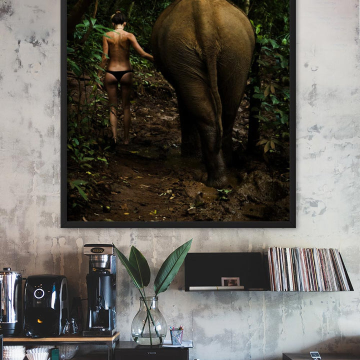 Walking into the Jungle - Poster im Rahmen Kuratoren von artlia artlia