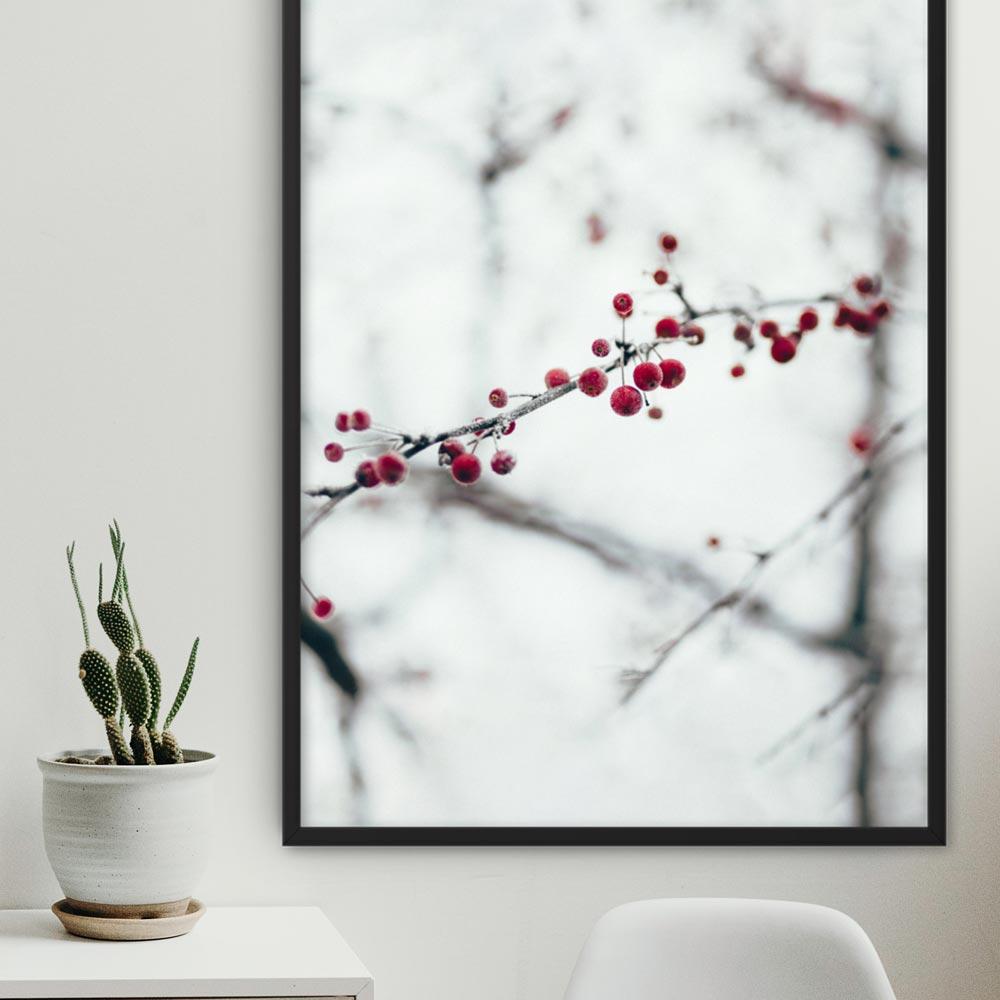 Winterbeeren - Poster im Rahmen Kuratoren von artlia Schwarz / 61×91 cm artlia