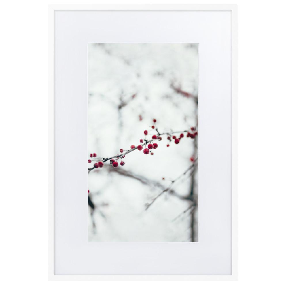 Winterbeeren Winterberries - Poster im Rahmen mit Passepartout artlia Weiß / 61×91 cm artlia