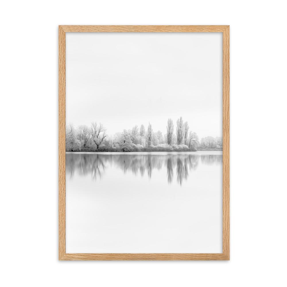 Winterlicher See Winter Lake - Poster im Rahmen artlia Oak / 50×70 cm artlia