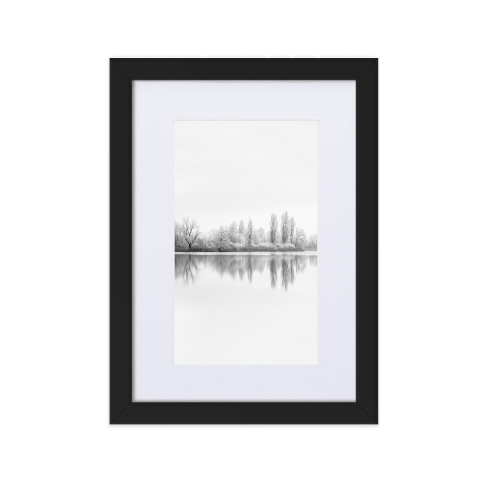 Winterlicher See Winter Lake - Poster im Rahmen mit Passepartout artlia Schwarz / 21×30 cm artlia