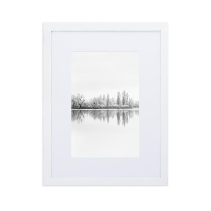 Winterlicher See Winter Lake - Poster im Rahmen mit Passepartout artlia Weiß / 30×40 cm artlia